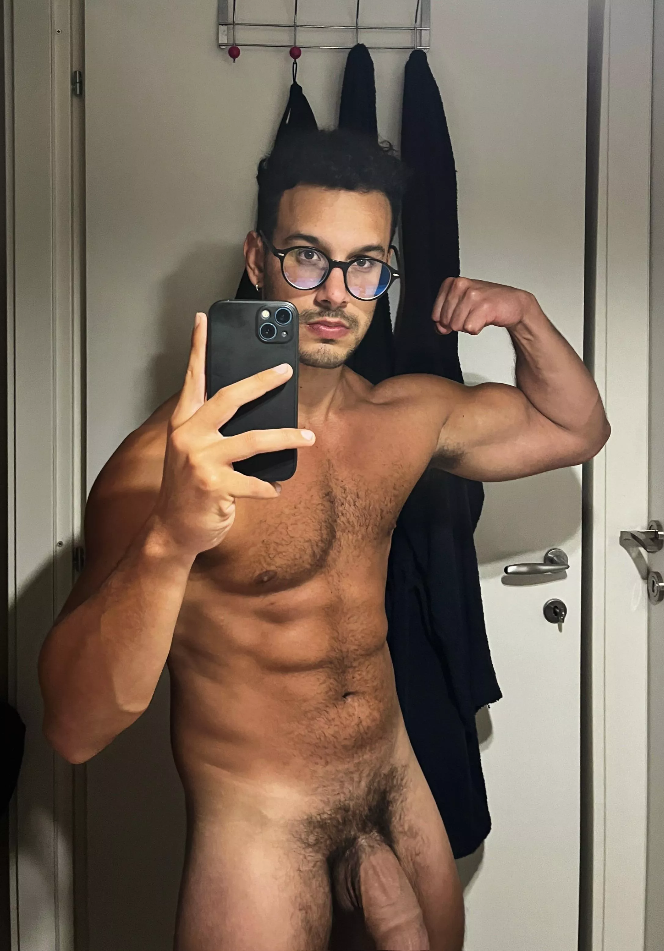 F*CK IT sending dick pics from my gallery to everyone who says hi [25]