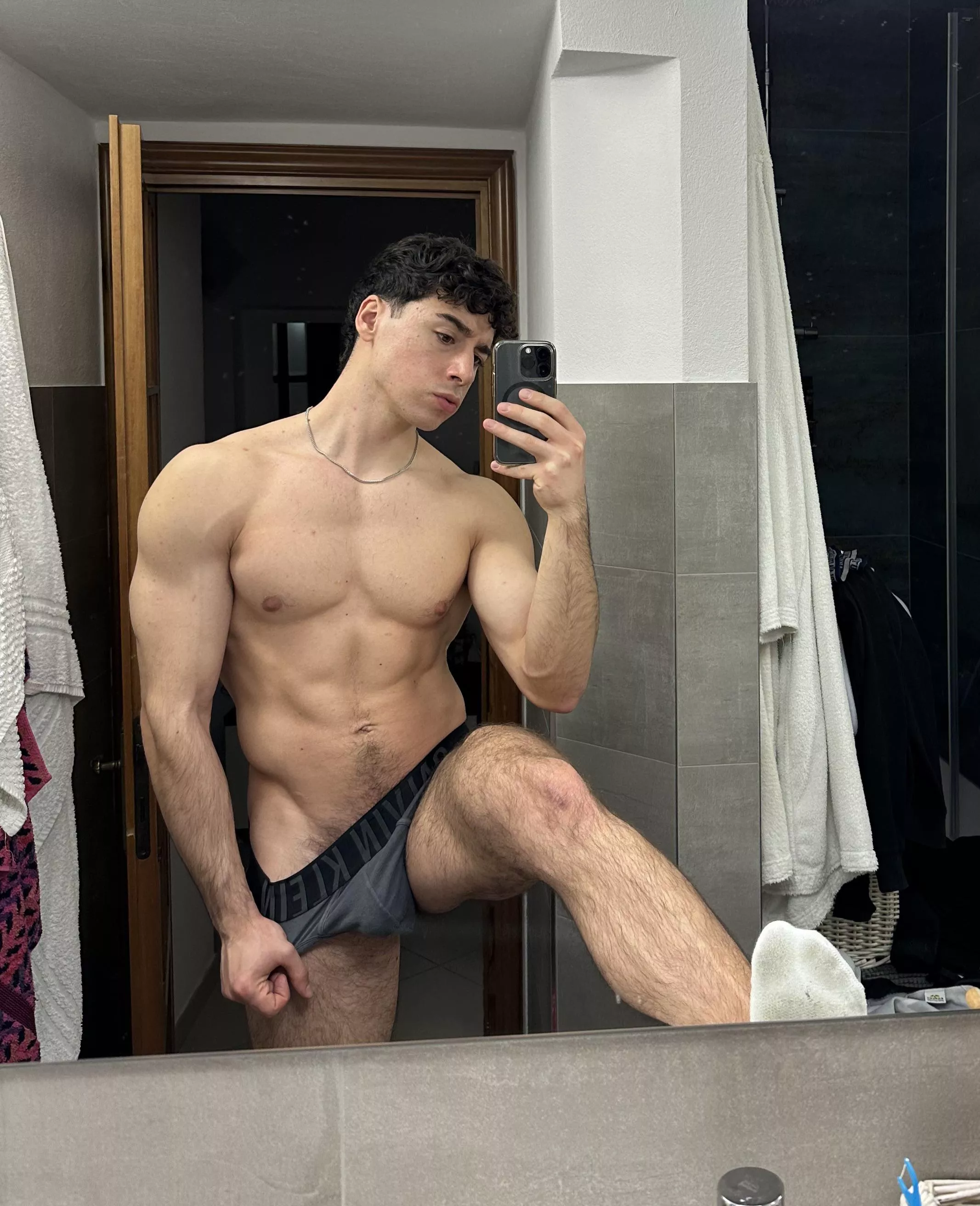 First 3 words that comes to your mind? ⤵️