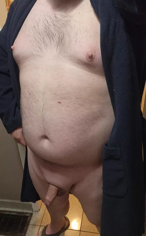 Fresh out of the shower, who wants to come relax?