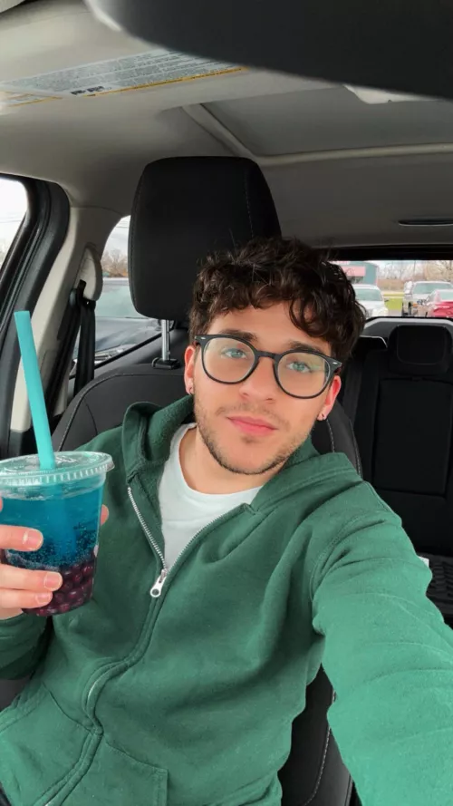 Got my favorite drink after work and went grocery shopping by myself. 🥰