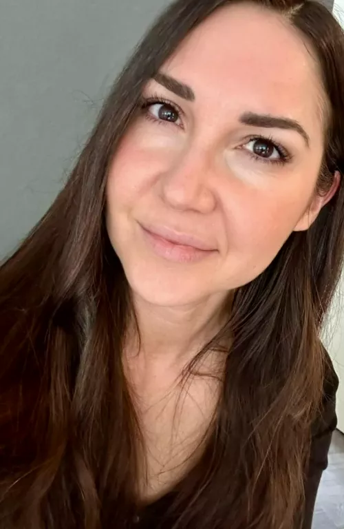 Heard that you prefer Brunette Mommys?