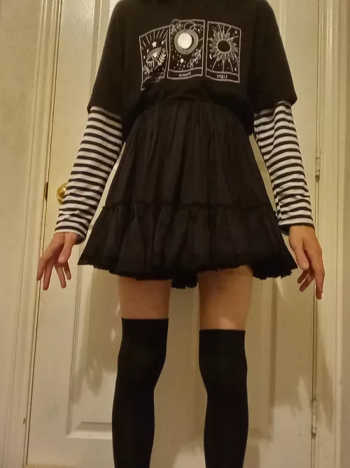 Hiiiii (Don't mind my awkward stance)