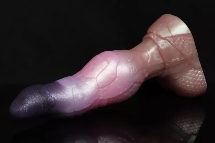 Holy shit guys, my new Bishop is so gorgeous 🖤💜🩷