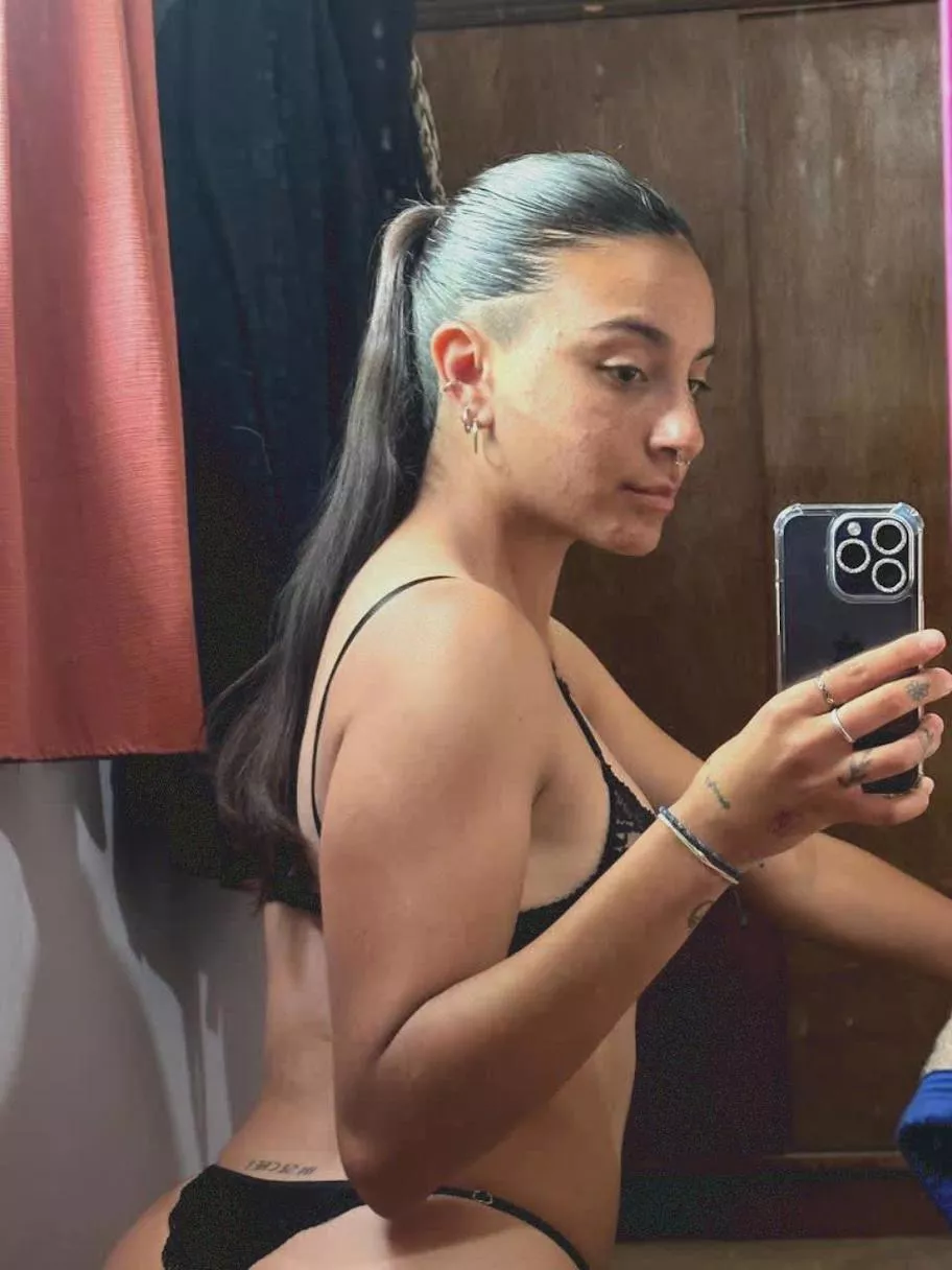  I have this terrible habit of undressing strangers. 