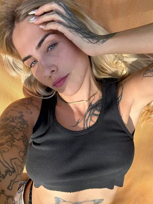 I know My nails make you weak