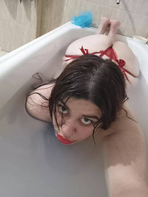 I know you want to get in the bathtub with me 💦👅