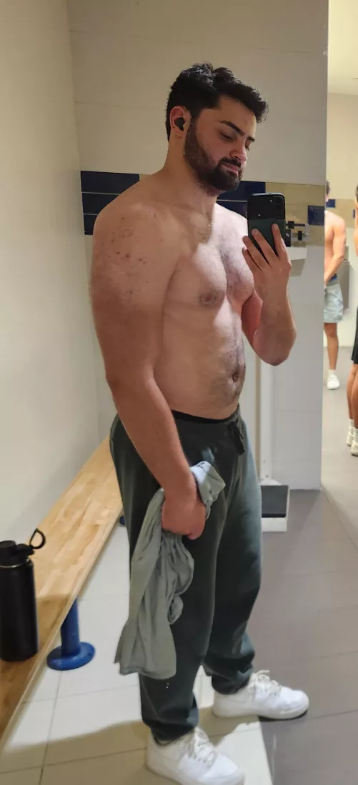 I really liked the lighting here, excuse the resting bitch face :< 