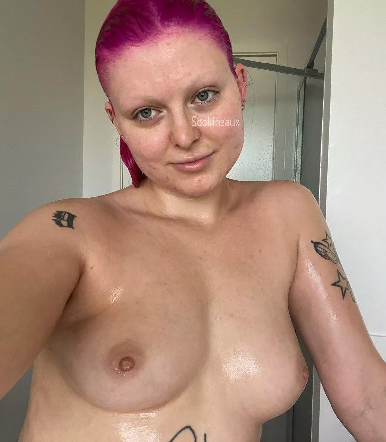 If we were housemates my knees would always be red