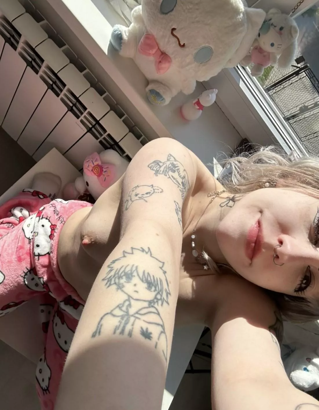 I’ll let you play with my pokeballs if you let me play with yours [f]