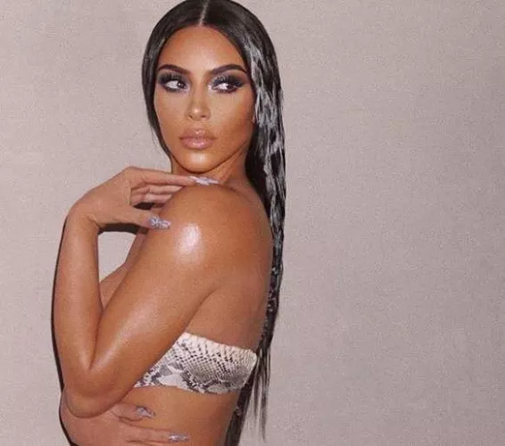 Kim looks so cute here😩🩷