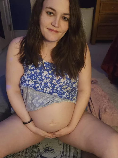 Let's go on a date and show off this bump. I'll wear my summer dress with no panties 💋 