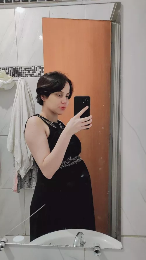 Let's have dinner and then watch Netflix with this pregnant woman, what do you think?