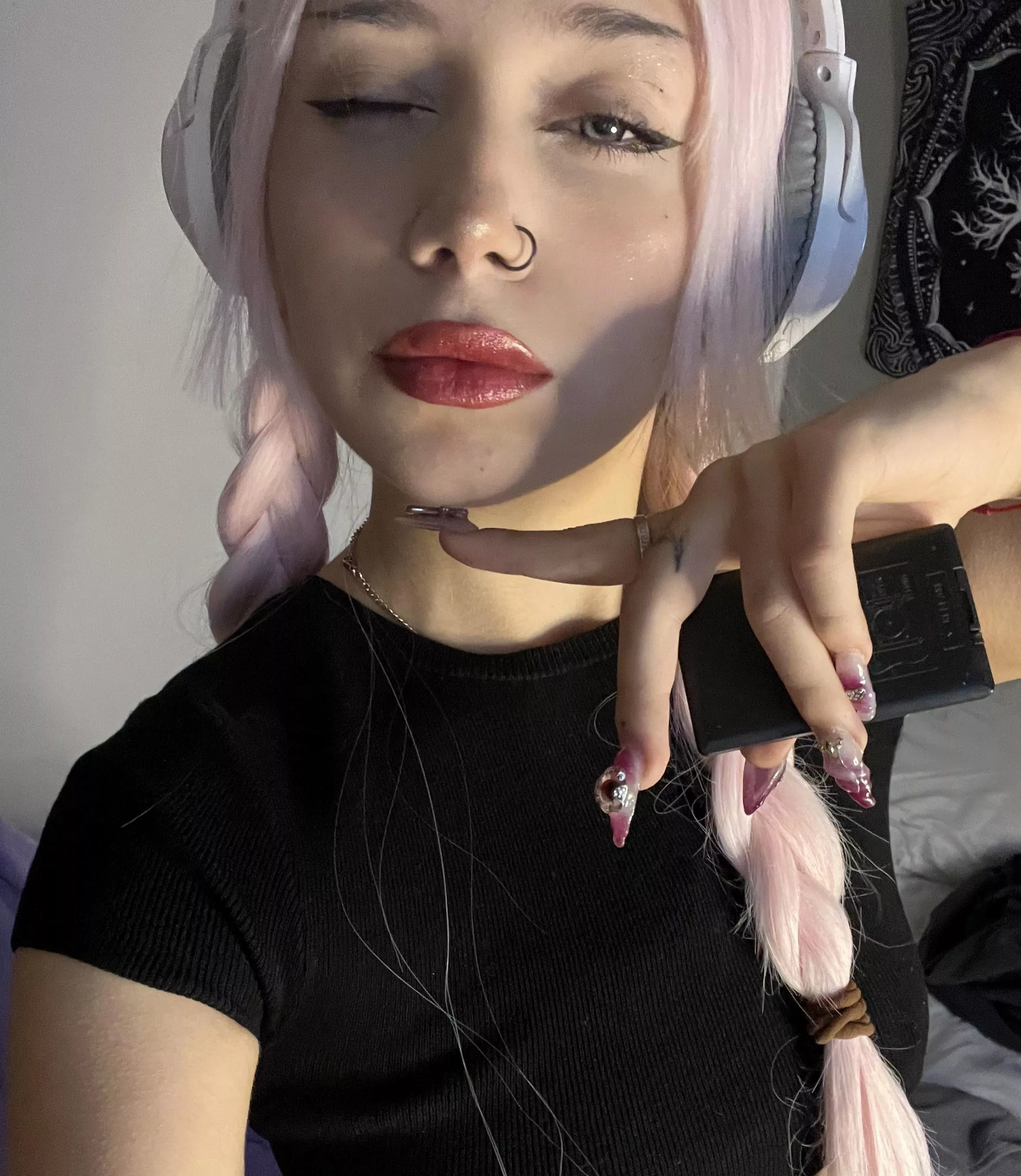 Looking for someone to teach me how to do a sexy pose...