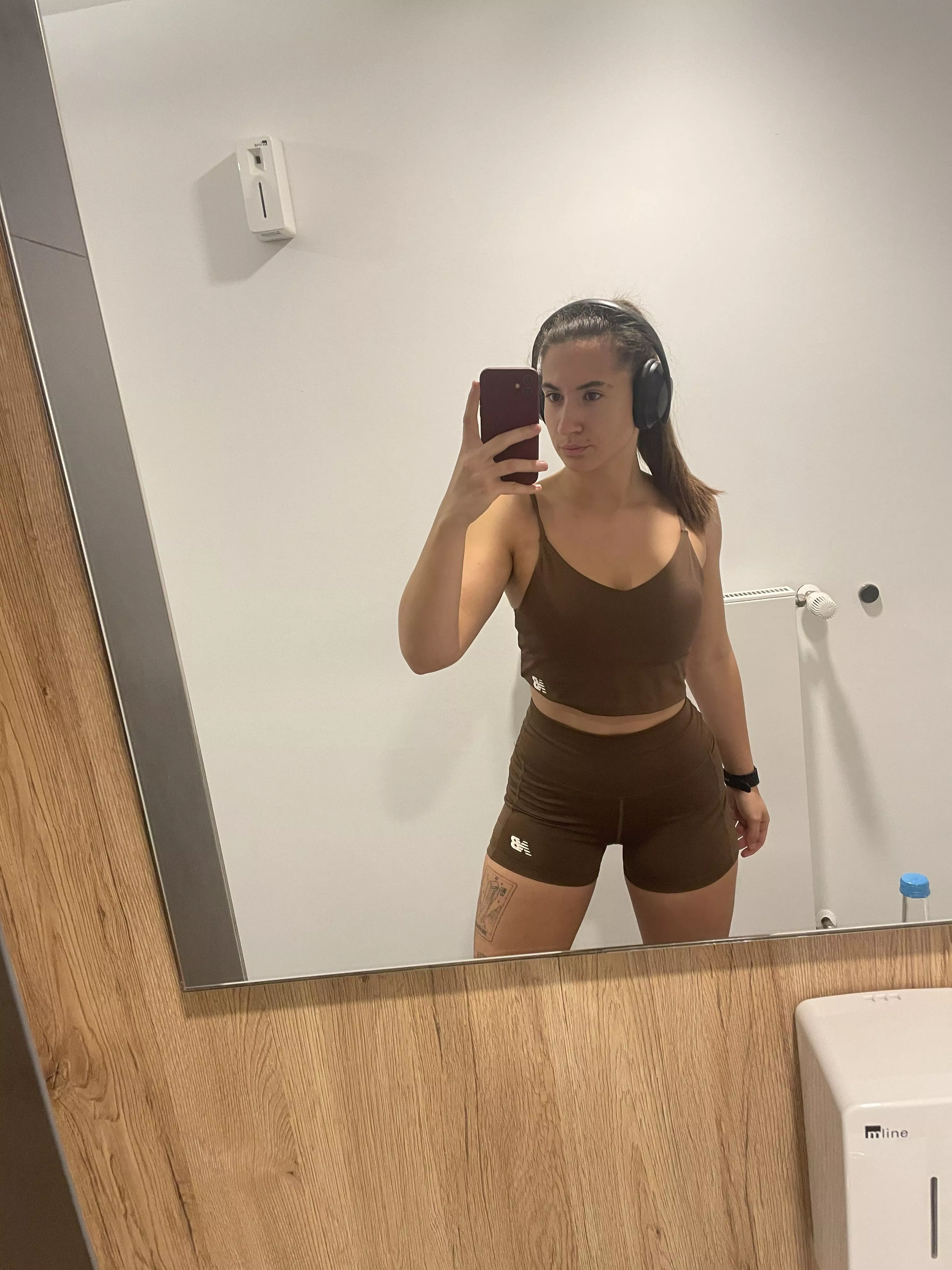 made a selfie at the gym IUTR