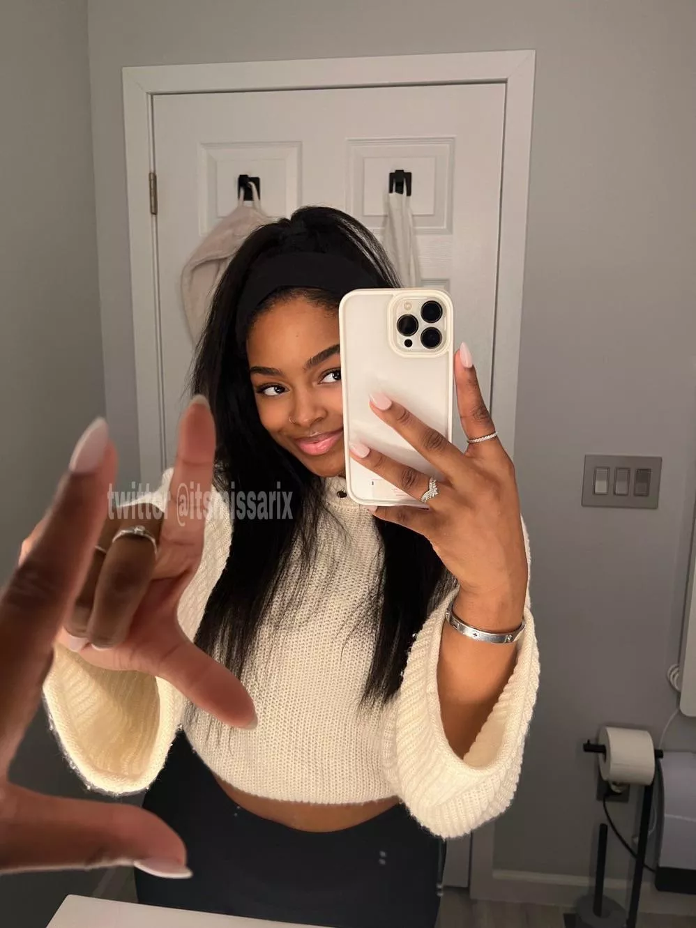 mirror, mirror on the screen, show me the riches fit for a queen ✨