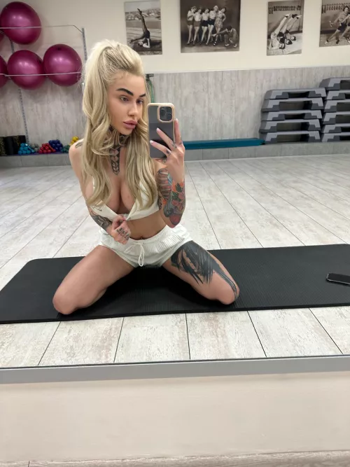 My bra can't handle my tits at workout [F]