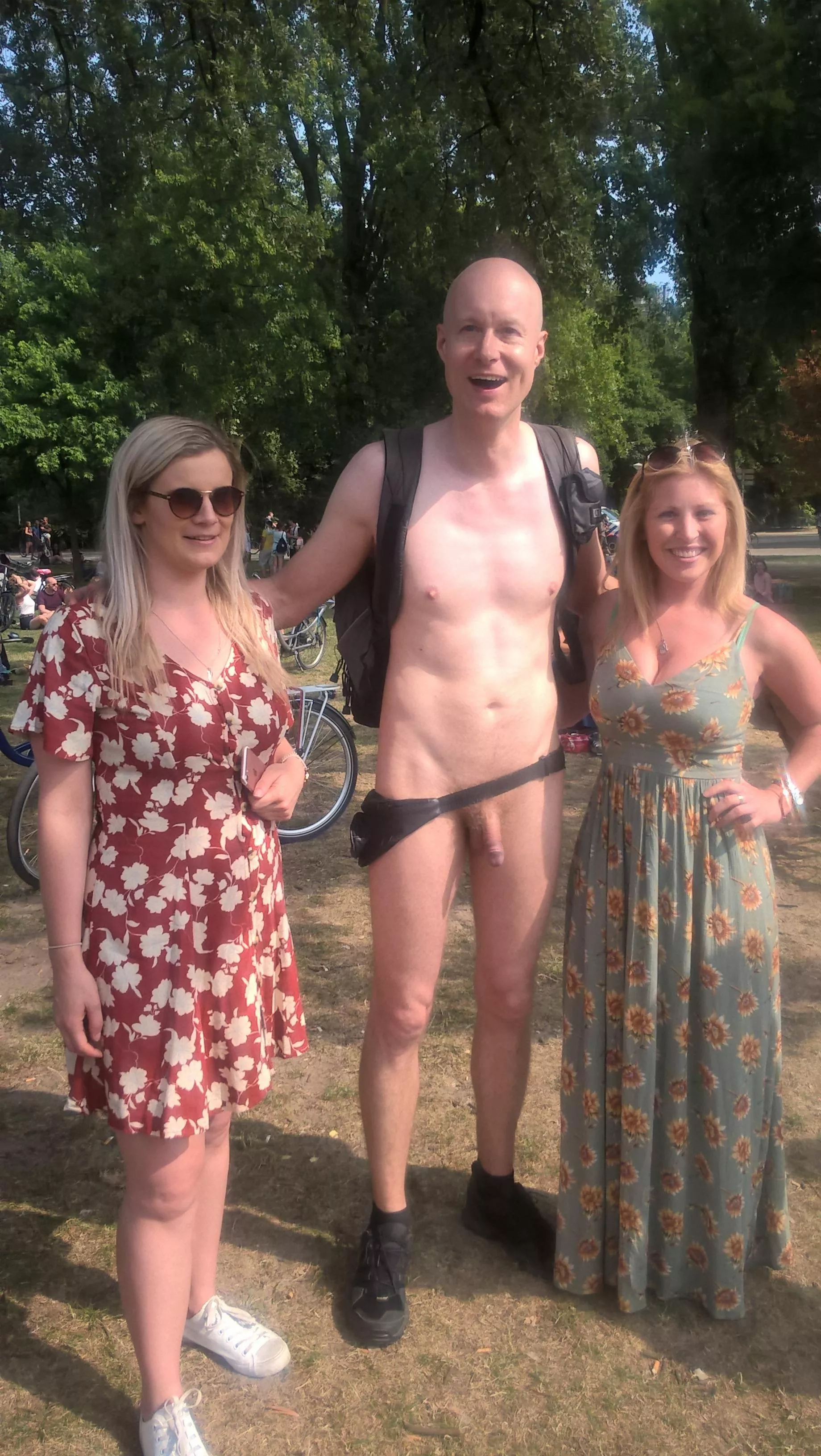 My first time at the World Naked Bike Ride of Amsterdam, this Australian ladies loved it! I hope internet also 😎