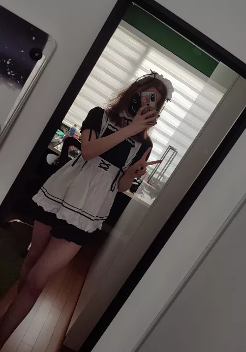 OMG GUYS GUYS GUYS I GOT A MAID OUTFIT!!!!!!!!!! IM LITERALLY SO GAY RN