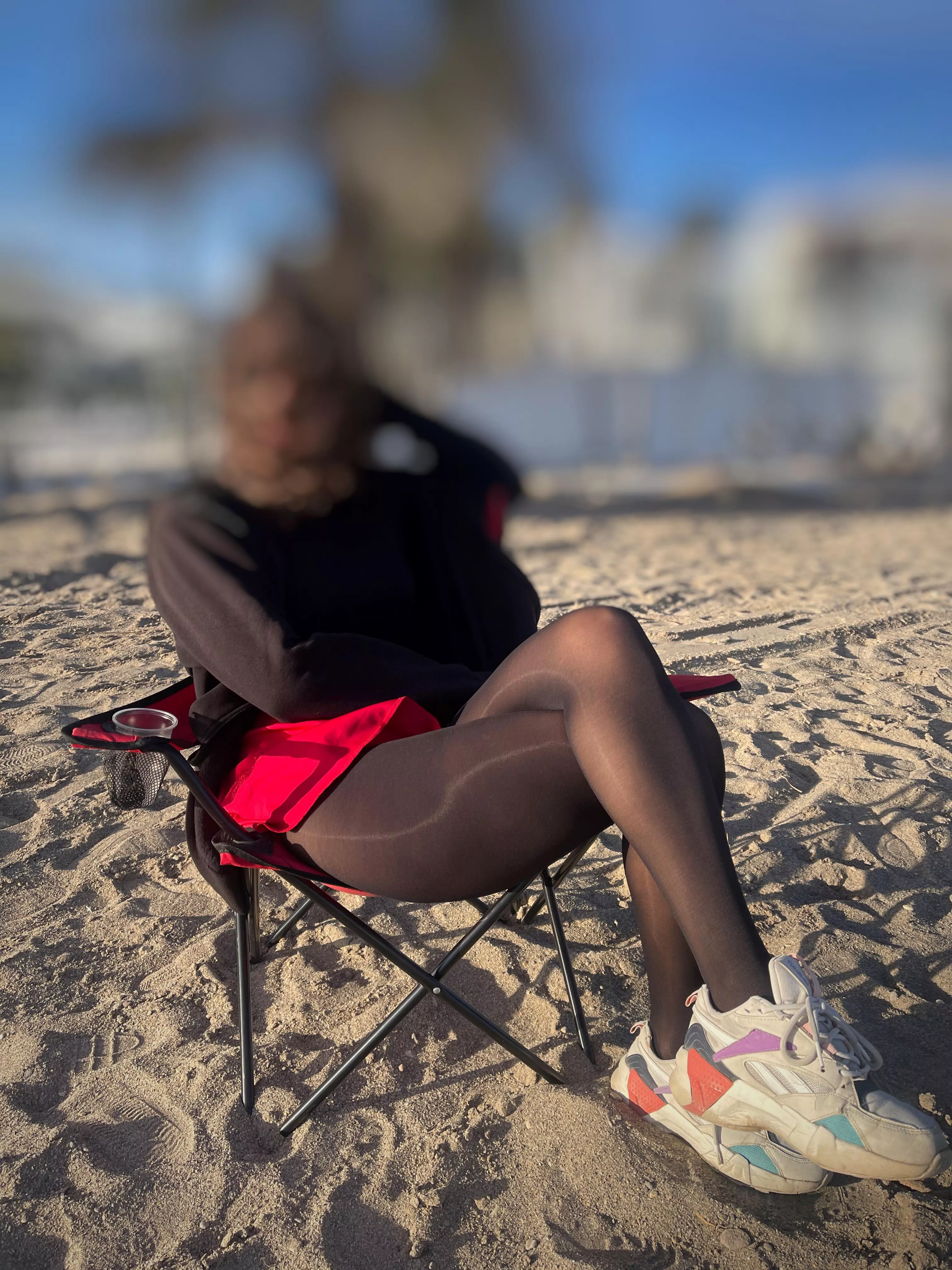 Pantyhose on the beach 😋