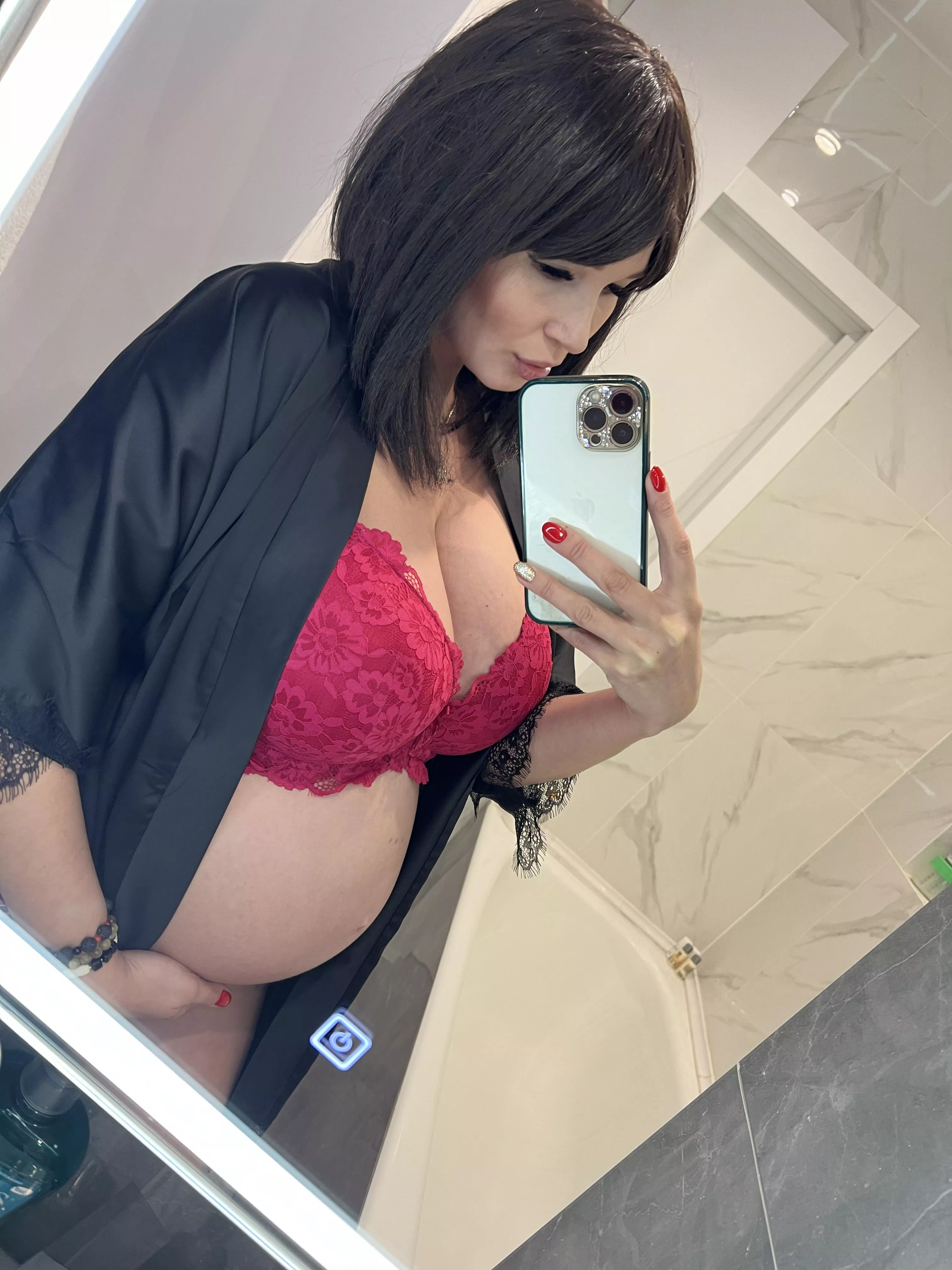Pregnancy makes me feel beautiful