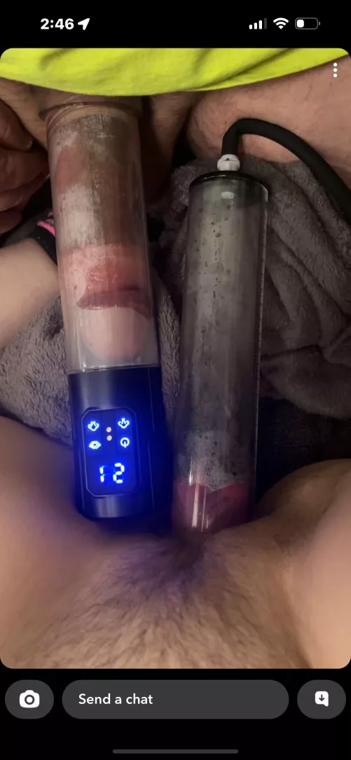 Pumping together is always better🍍😏