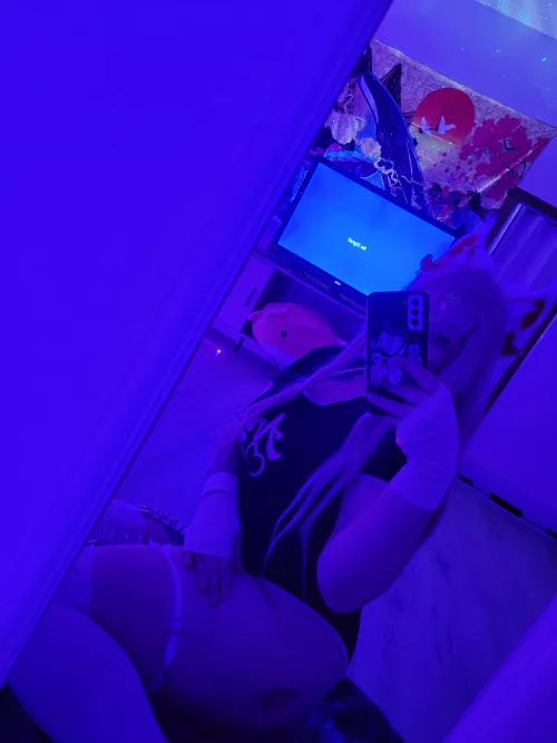 ready to be squished by my thighs?;3