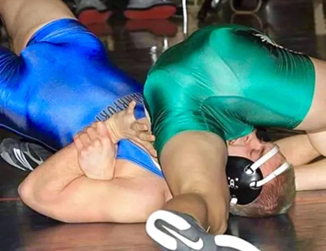 RIGHT in the kisser .. & imagine the smell coming through that singlet !