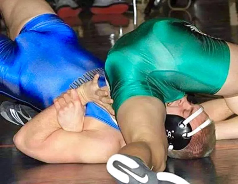 RIGHT in the kisser .. & imagine the smell coming through that singlet !