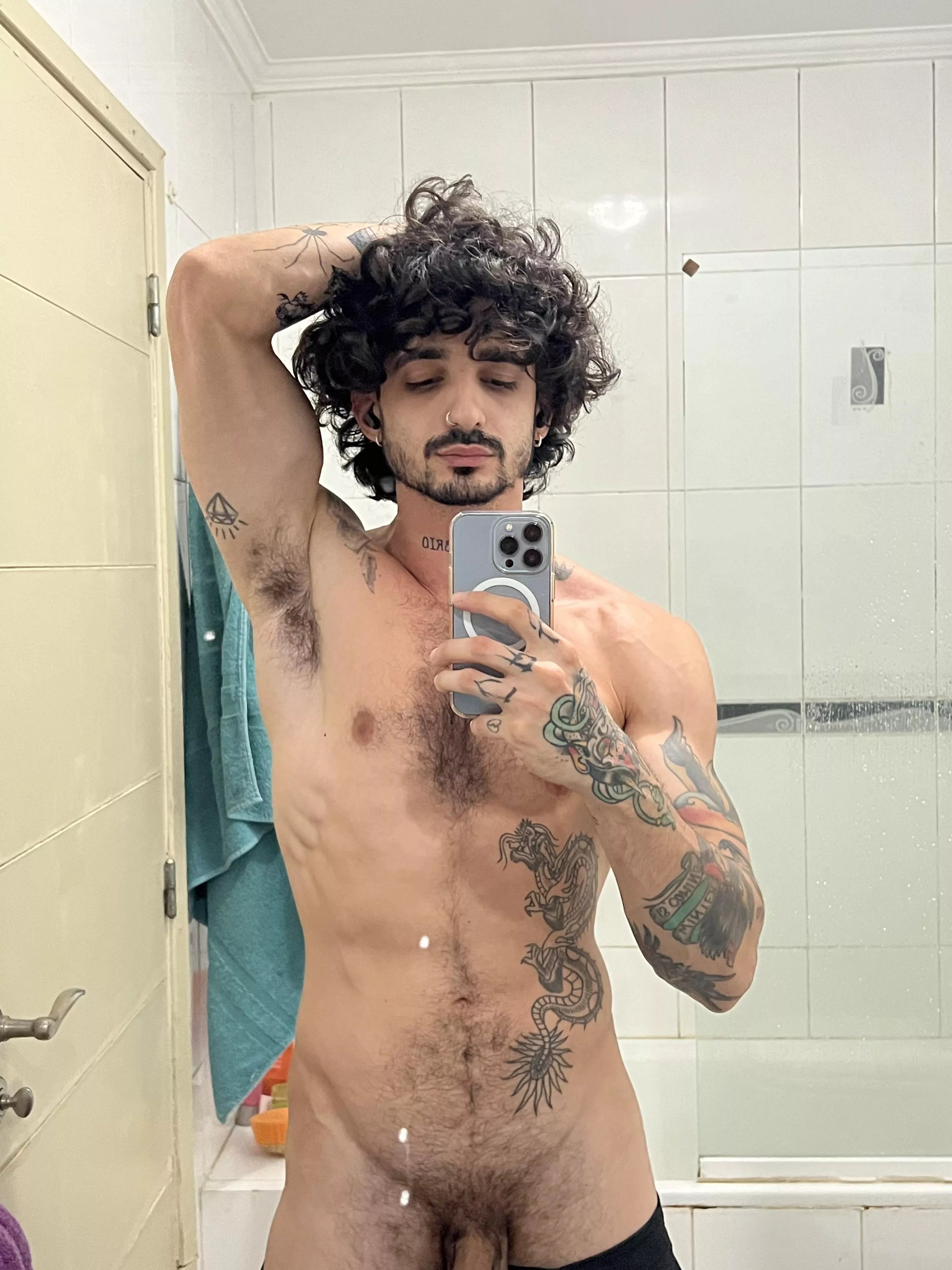 Say yes if i can fill your dm with nudes 