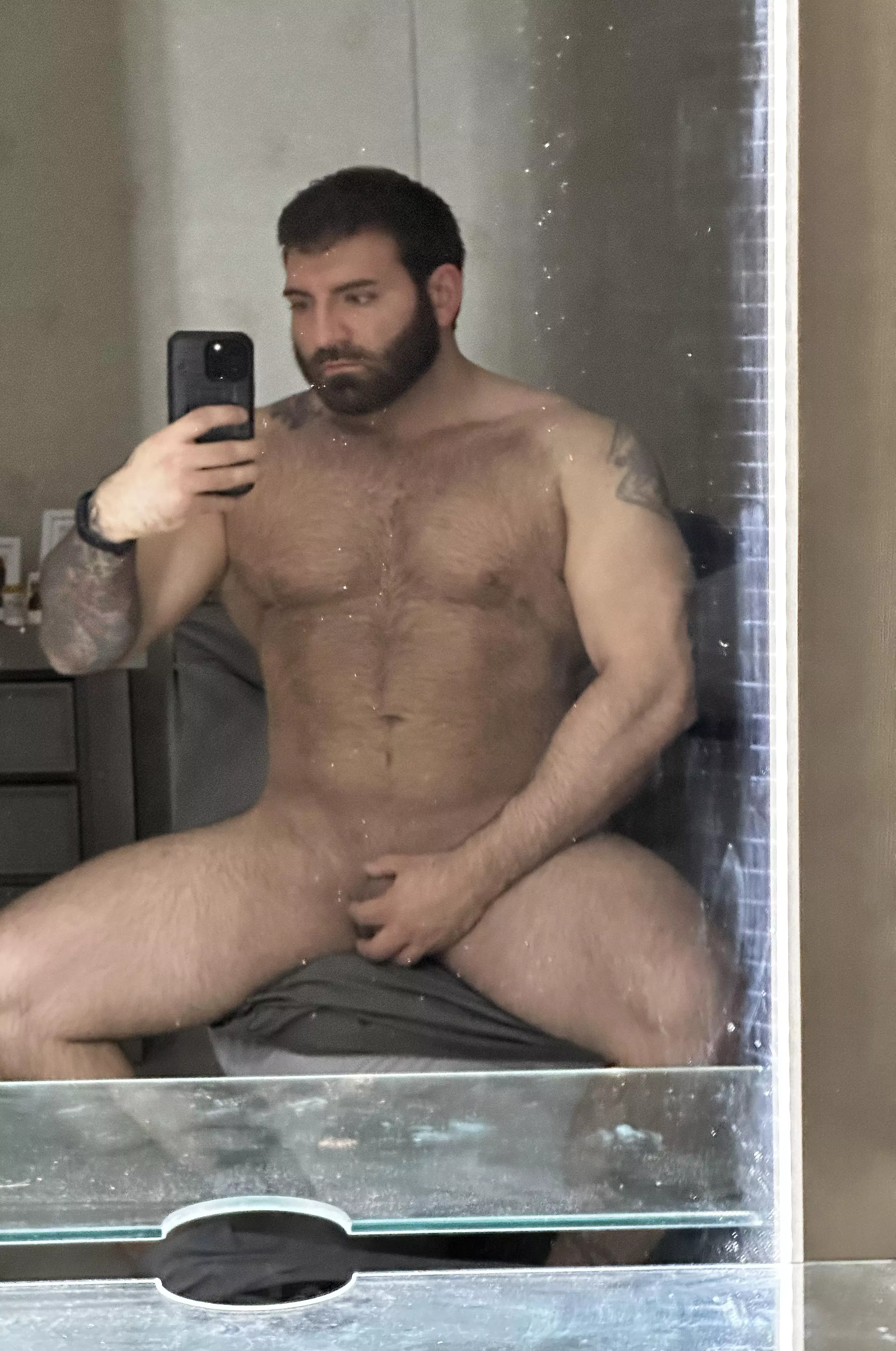 Should have cleaned the mirror better before thirst trapping 🤷🏻‍♂️