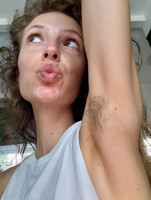 Some absolutely hairy pits for you