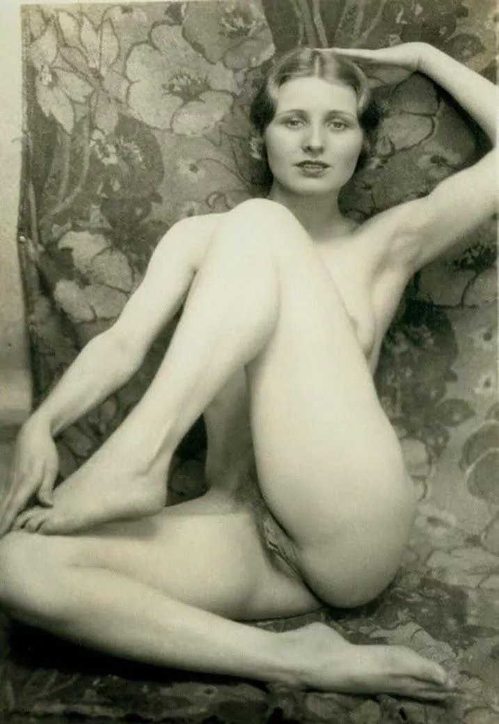 studio erotica about 1920