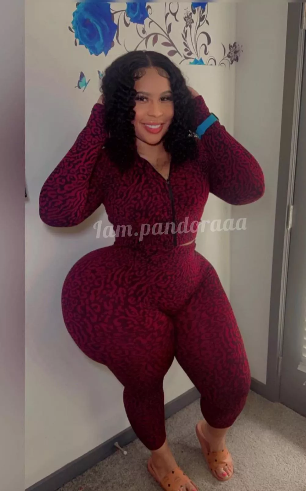 The way it peaks from the side 😩