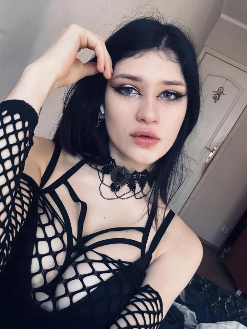 This outfit suites me well, big thicc catch