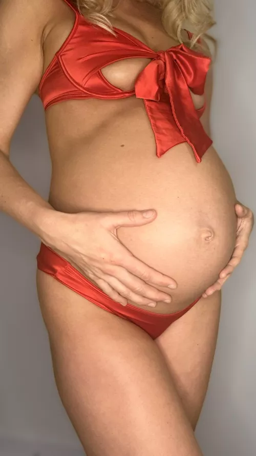 Who wants to untie me? 🎀❤️