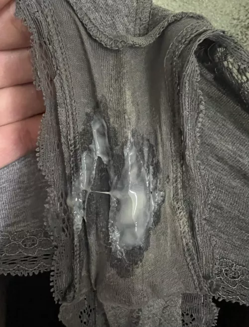 Who’s gonna be the lucky one to lick it off😉