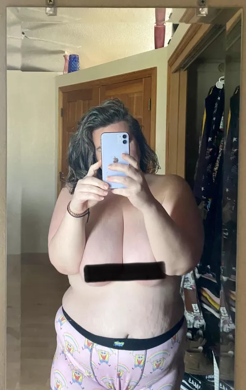 Woke up fingering myself in my pink boxers 💕🌈