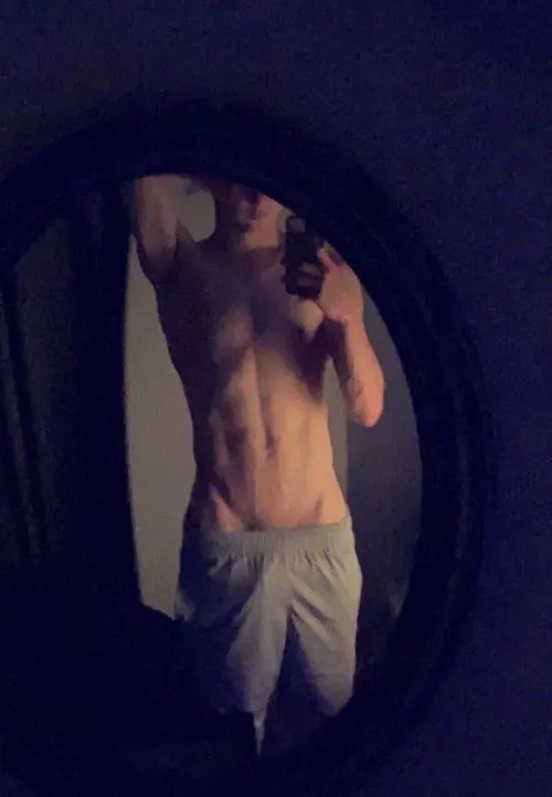 19 6’1 8 inches snap kyled4567, looking for bottoms