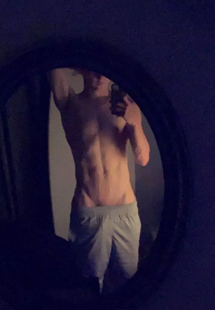 19 6’1 8 inches snap kyled4567, looking for bottoms