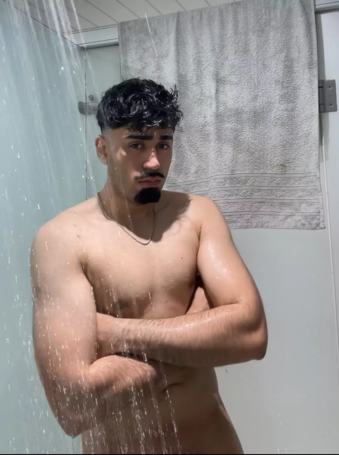 21 Straight looking for bromance. Face+++ Arab+ Fit+ Add with ASL and face. @Samirry29