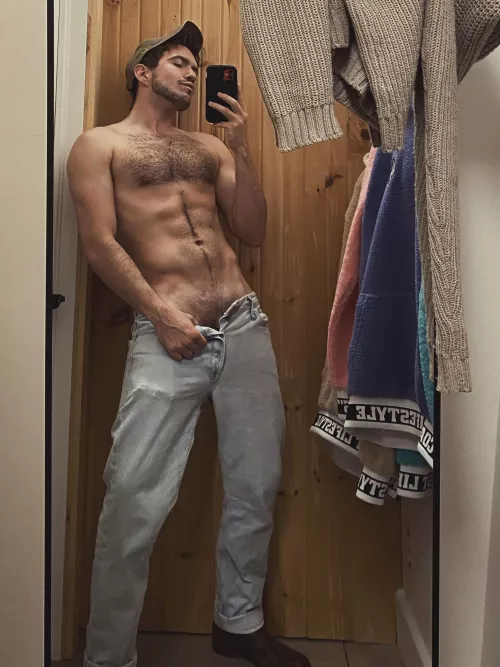 [28] wanna paint my chest hair white?