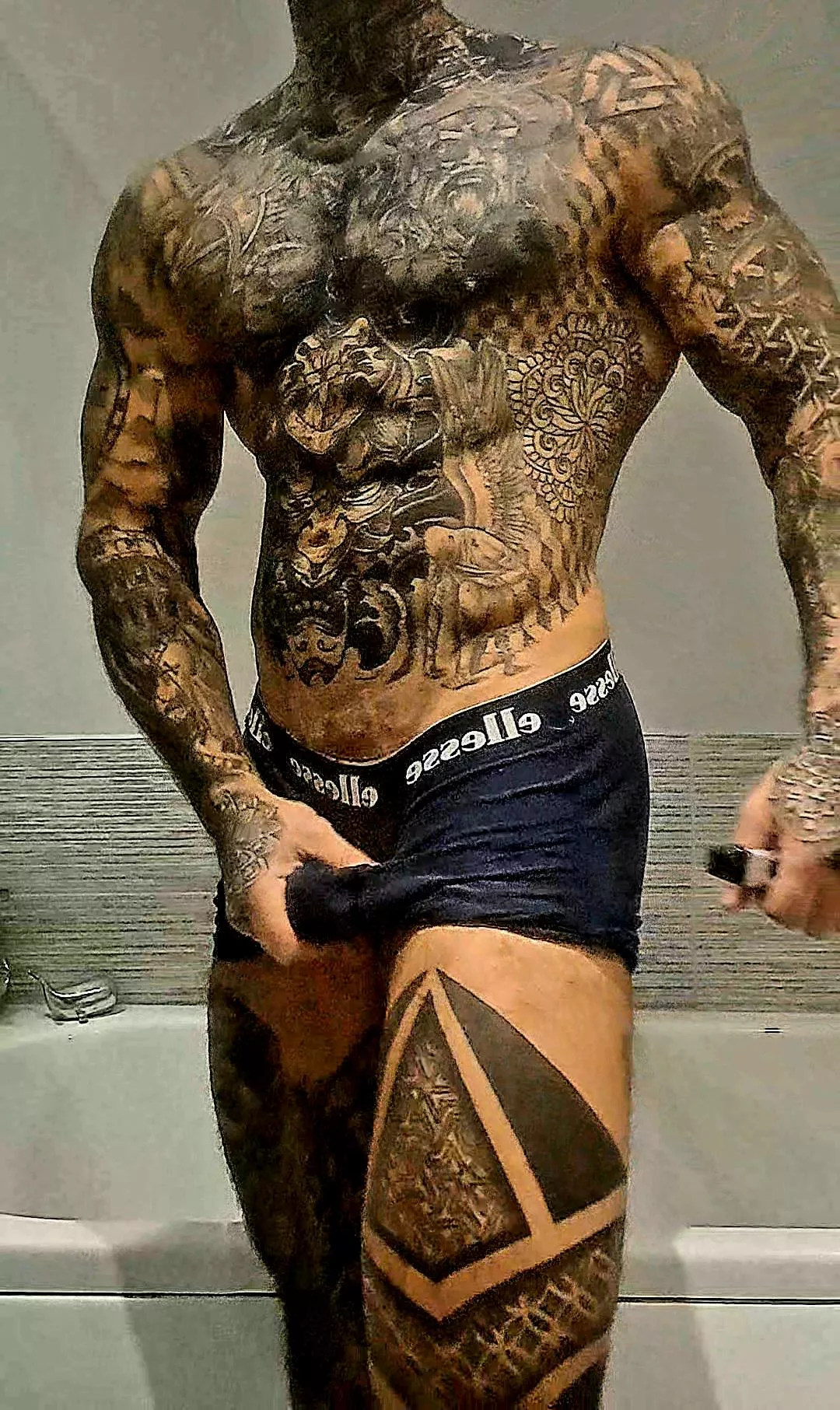 After shower flex..😈