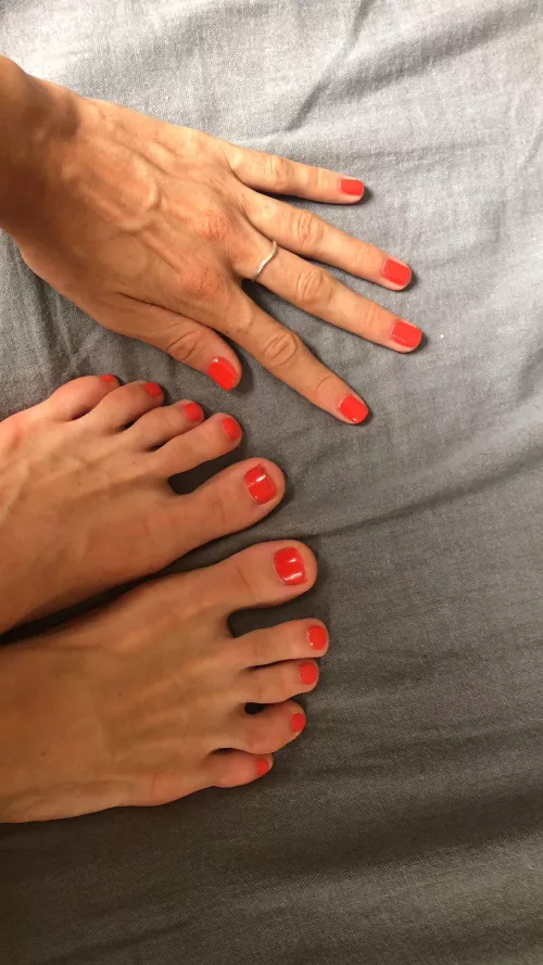 Alexandra 👑 mani and piedi ❤️