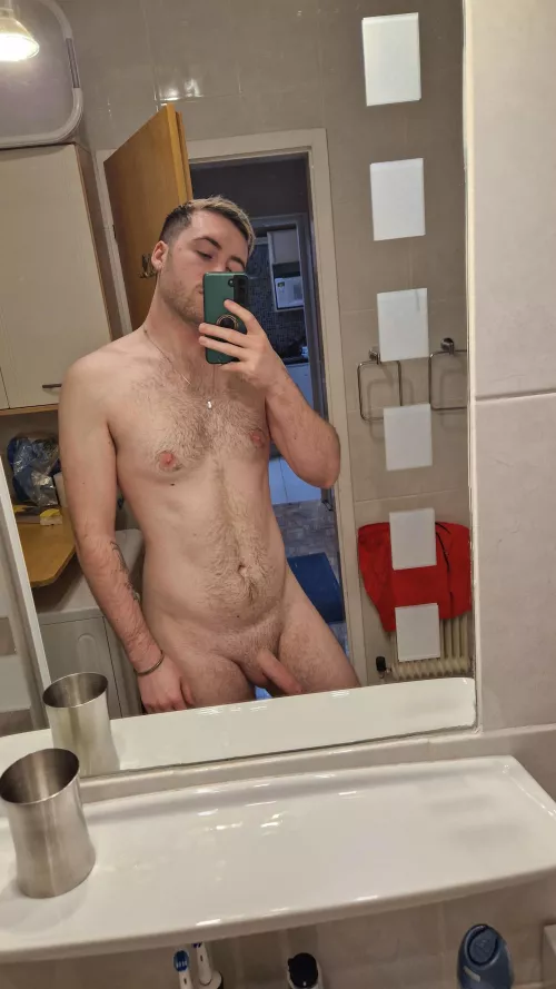 Cheeky mirror selfie 