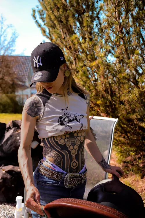 Countrygirls are supposed to wear croptops 