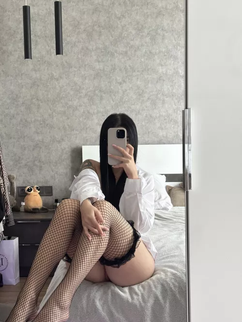 Do you like your pantyhose shiny? I do 😍✨