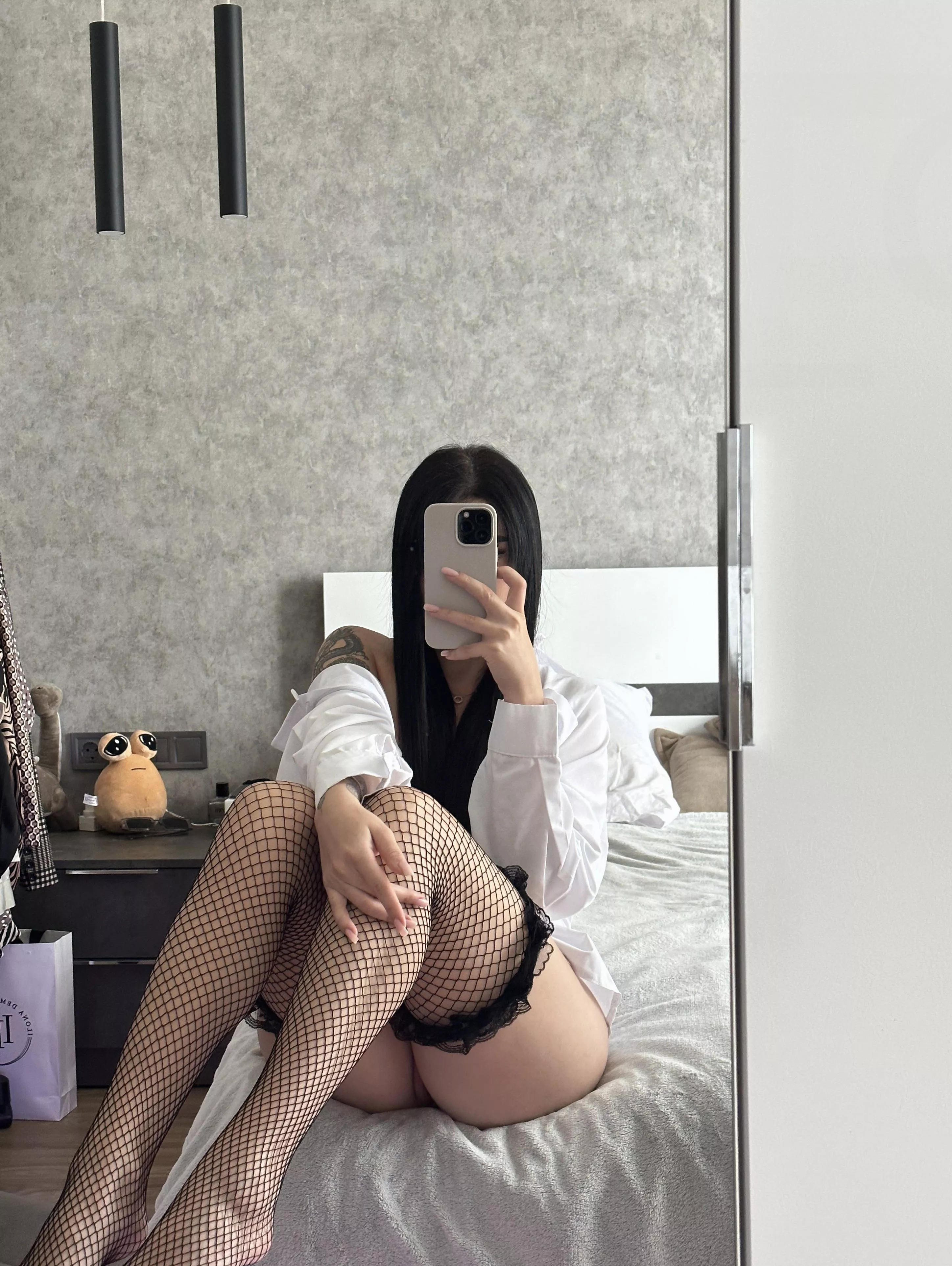 Do you like your pantyhose shiny? I do 😍✨