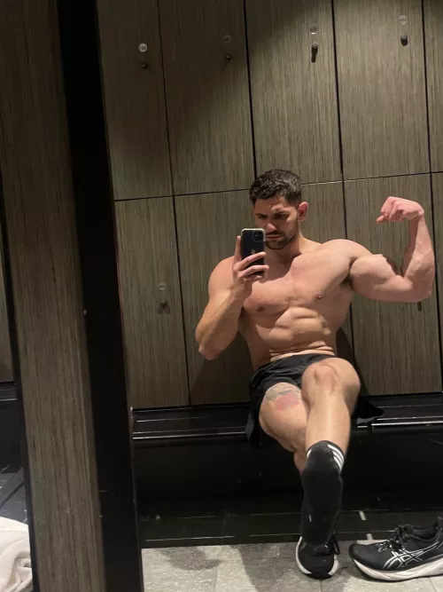 Do you think that your head will fit between my biceps and my pits ?