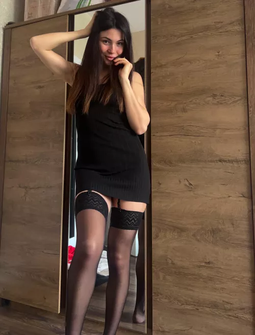 does it look sexy with a dress and black stockings?