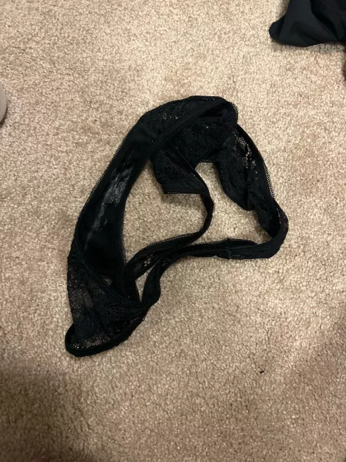 Fresh out of the shower. Put these on. Started making out aggressively and this is the result. Her pussy smells so damn good 🤤